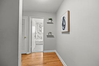 Spacious 3BR Home 5 Mins to Airport and Downtown - 7