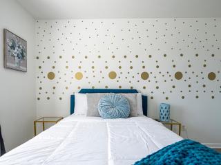 Luxury & Comfy Family Gem near Disney with Pool and Gym - 7