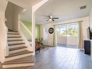 Luxury & Comfy Family Gem near Disney with Pool and Gym - 2