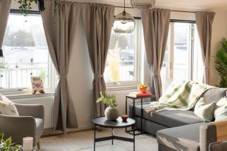 Youthful 3BR Flat with Balcony and Hobby Game Board - Båstad - 4
