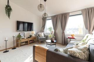 Youthful 3BR Flat with Balcony and Hobby Game Board - Båstad - 1