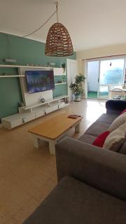 Amplio y luminoso ph en zona guemes, acceso por escalera - 1