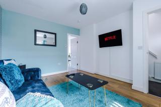 Spacious 4BR Home in Manchester with Parking & Wi-Fi - 8