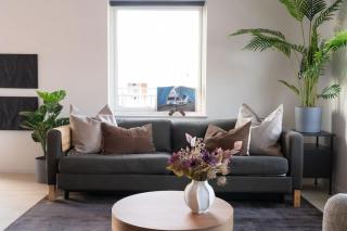Chocolaty Warmth Home 3BR Flat with Cozy Balcony - Båstad - 6