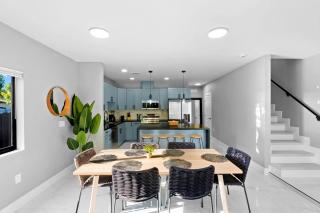 Comfortable Townhouse - Free Parking Included - 4