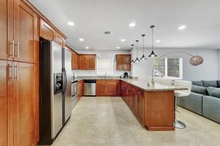Villa Luxe 4BD 3BR Spacious Villa Heated Pool - 3
