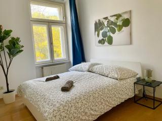 100 m2 Central Apartment with Balcony - Free Parking - Wenen - 7