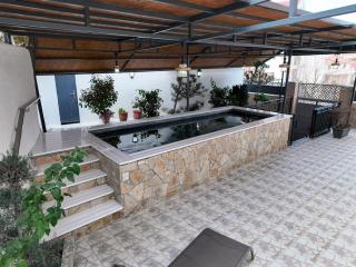 Lake Retreat Villa - 3