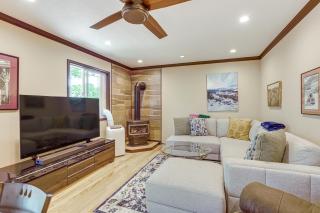 Pet-Friendly Retreat with Fenced Yard in Aurora - 0