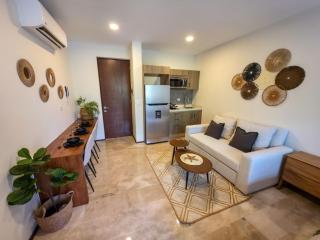 Cozy Studio with King Bed, Rooftop Pool and Fast Wi-Fi - 6