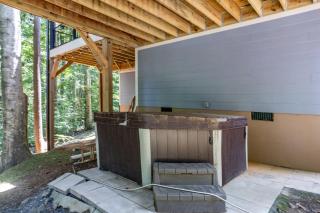 Cozy 3BR Home - Peaceful Lake Cove Views - 8
