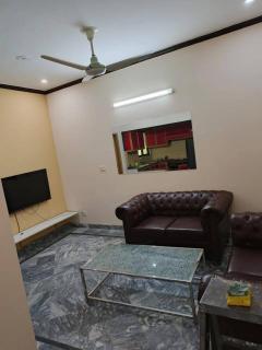 One bed furnished apartment - Lahore - 6