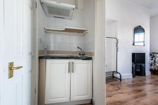 Spacious 5BR House in Central Derby - Near Amenities - Derby - 5