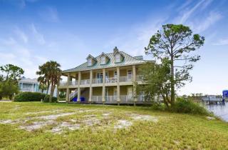 Sleeps 12, boat slip, pool, beach access - 0