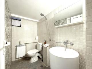 Cozy 1BR Flat next to NDK with Private Patio - 2
