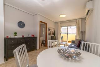 Ático soleado de dos dormitorios en el centro - Torrevieja - 4