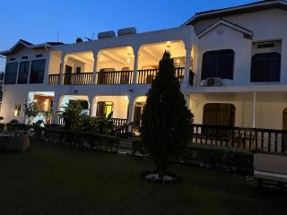 Ezra Boutique Hotel - 3