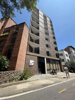 Apartamento con excelente ubicación, Laureles - 0