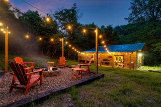 Cozy Cabin • Hot Tub • FirePit • King Bed • Arcade - Sevierville - 4