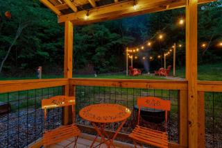 Cozy Cabin • Hot Tub • FirePit • King Bed • Arcade - Sevierville - 1