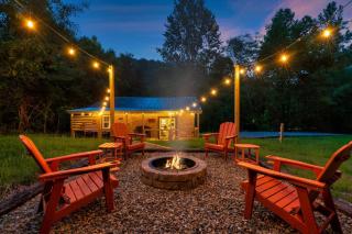 Cozy Cabin • Hot Tub • FirePit • King Bed • Arcade - Sevierville - 5