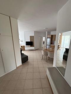 Large Modern Apartment with Balcony & Sea View - Durrës - 9