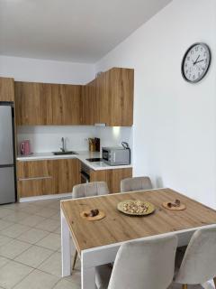 Large Modern Apartment with Balcony & Sea View - Durrës - 2