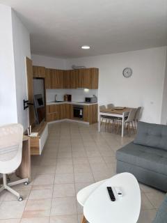 Large Modern Apartment with Balcony & Sea View - 1