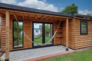 Beautiful 5 bed house, relaxing garden and driveway parking 10 min to the beach - 1