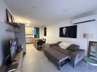 Stylish Seaside 1br Maisonette Marsaxlokk Bay - 9