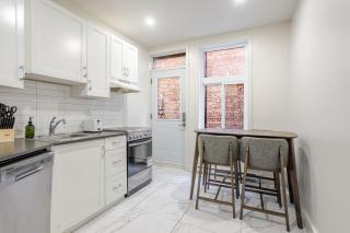 Vista Nook Light Filled 2BR in MTL - 3