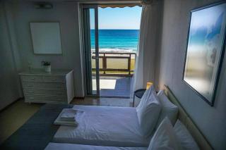 Sunny Bay Beachfront Retreat - 8