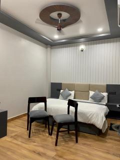 The Narendra hotel 700m away from the Ram Mandir - Ayodhya - 7