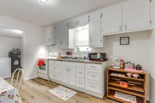 1 Mi to Main St Joplin Cozy Home with Shared Yard! - Joplin - 9