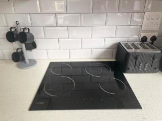 Stylish Spacious 5-Bed Duplex - Coulsdon - 3