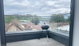 Stylish Spacious 5-Bed Duplex - Coulsdon - 8