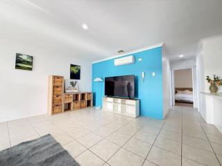 City Explorer Base 3BR&2 Floors&Walk to Mall & Airport Transit - 9