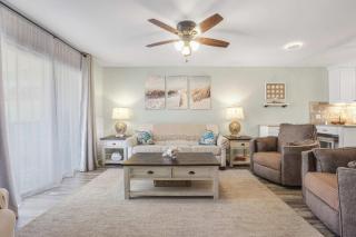 Lagoon Landing 202- Beautifully decorated condo with balcony & pool steps to beach & lagoon - Gulf Shores - 6