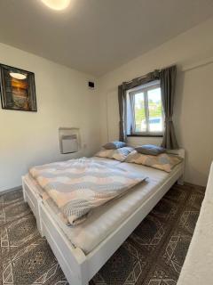A room by a weir with a view of Rožmberk Castle - Rožmberk nad Vltavou - 5
