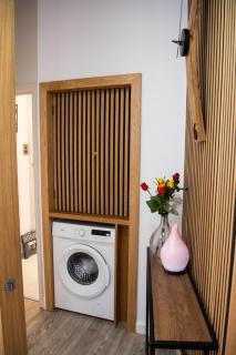 ApArt 2 Luxury 3BR Apartment Free Parking Sleeps 6 - 2