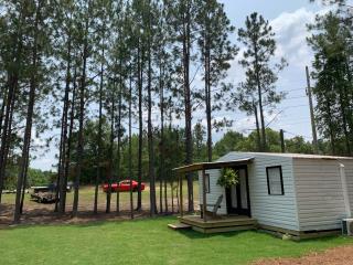 Modern tiny house -hidden away just outside of town - 5