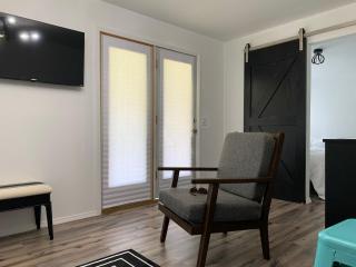 Modern tiny house -hidden away just outside of town - Eastman - 1