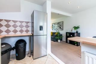 Comfortable 3-Bedroom House with Private Driveway in Bedford - Bedford - 5
