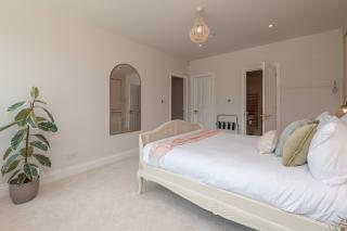 5 Bed with Stunning Valley Views - 5