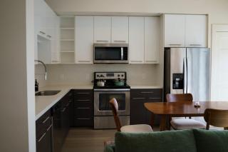 Pool View Downtown Near Stadiums - 6