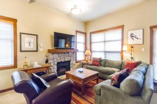 Ski in Ski out Minutes from Village, Private Hot Tub Sleeps 6 Free Shuttle - Whistler - 0