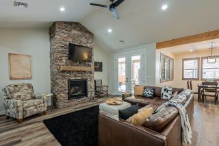 Lakeside Pines Retreat- Stay warm in Cozy Comfort - Pinetop-Lakeside - 0