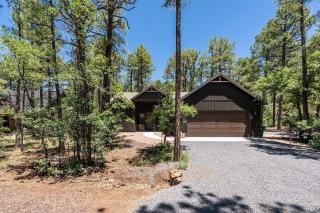 Lakeside Pines Retreat- Stay warm in Cozy Comfort - 7
