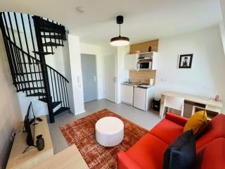 We Live In R - Duplex 501 - 5