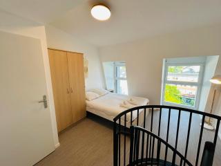 We Live In R - Duplex 501 - 3